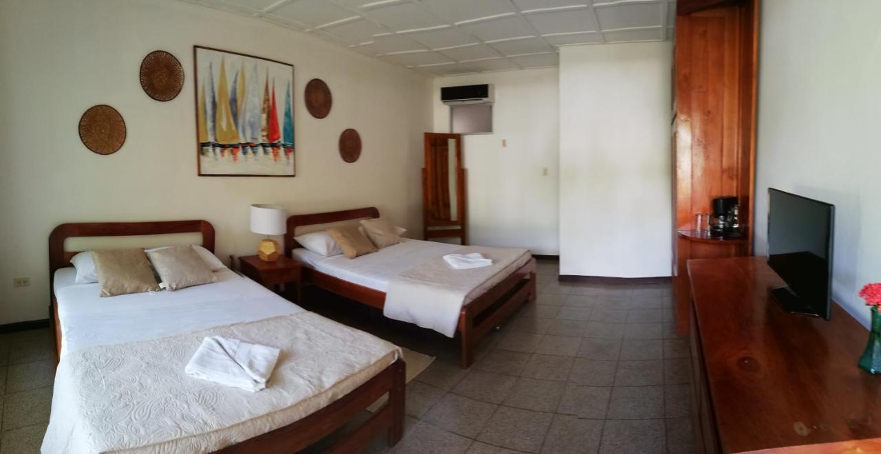 Hotel La Isla Parrita Exteriér fotografie